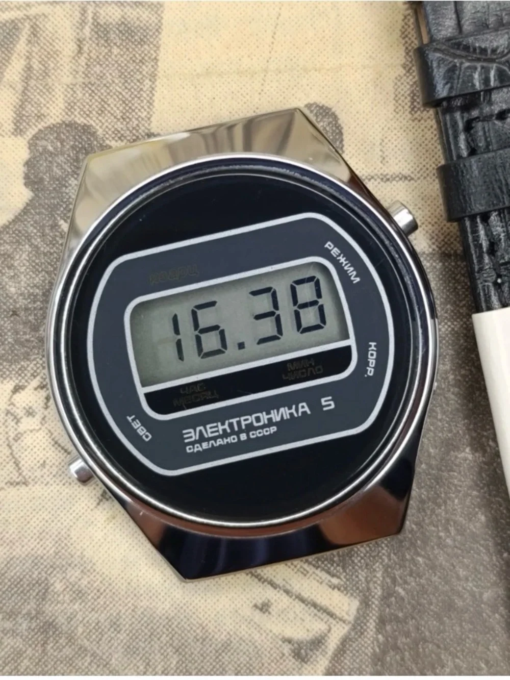 NOS Vintage Soviet Early Elektronika 5 USSR Digital LCD quartz Watch early 1980s